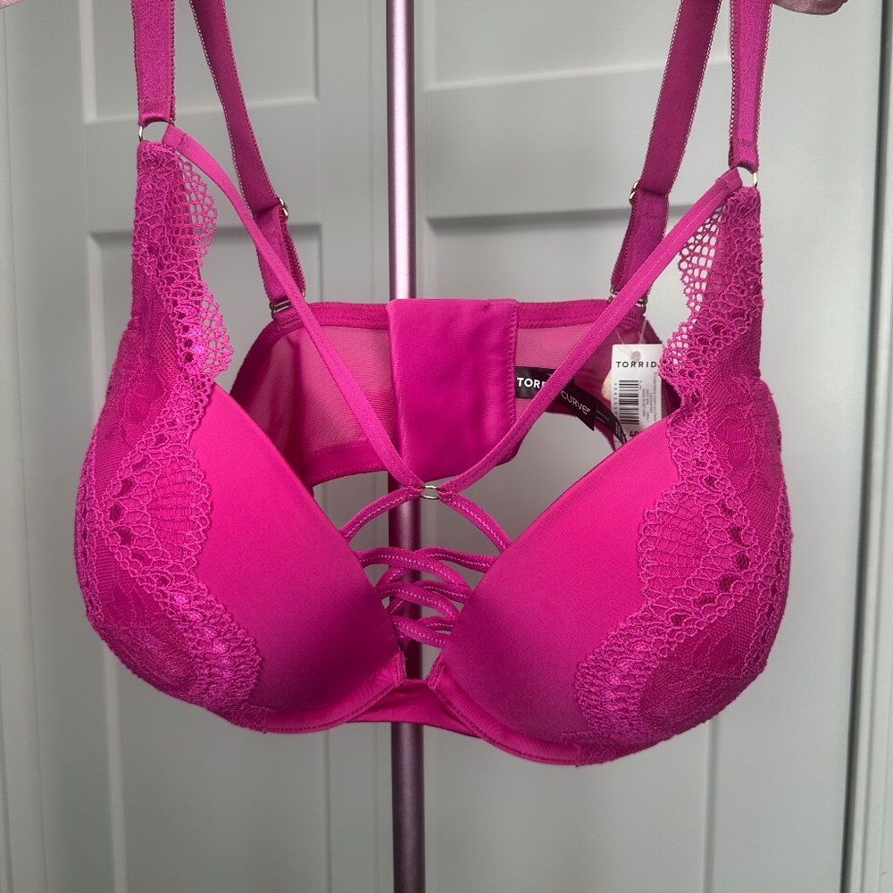 NWT Torrid XO Lace Plunge Push-Up Bra 40C Fuchsia Pink